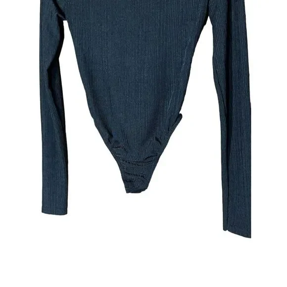 Boohoo Mock Neck Long‎ Sleeve Ribbed Bodysuit Size 2 - Picture 3 of 8